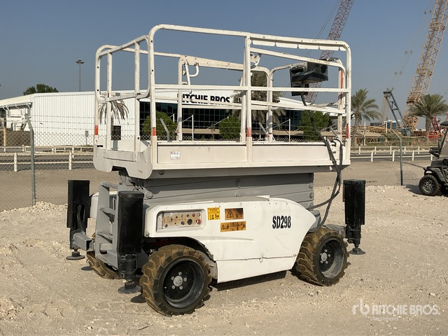 2004 Haulotte Compact 12DX 4x4 Diesel Scissor Lift - Ψαλιδωτό ανυψωτικό: φωτογραφία 2 2004 Haulotte Compact 12DX 4x4 Diesel Scissor Lift - Ψαλιδωτό ανυψωτικό: φωτογραφία 2
