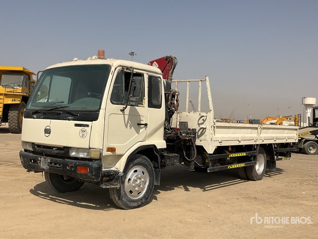 2006 Nissan MK210 2006 HMF 683K1 Knuckle Boom on 4x2 Flatbed Truck with Crane - Φορτηγό με ανοιχτή καρότσα, Φορτηγό με γερανό: φωτογραφία 1 2006 Nissan MK210 2006 HMF 683K1 Knuckle Boom on 4x2 Flatbed Truck with Crane - Φορτηγό με ανοιχτή καρότσα, Φορτηγό με γερανό: φωτογραφία 1