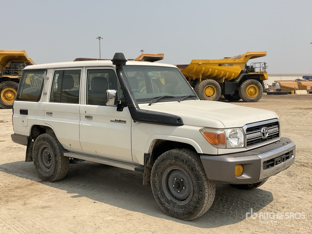 2011 Toyota Land Cruiser LX 4WD SUV - SUV: φωτογραφία 1 2011 Toyota Land Cruiser LX 4WD SUV - SUV: φωτογραφία 1