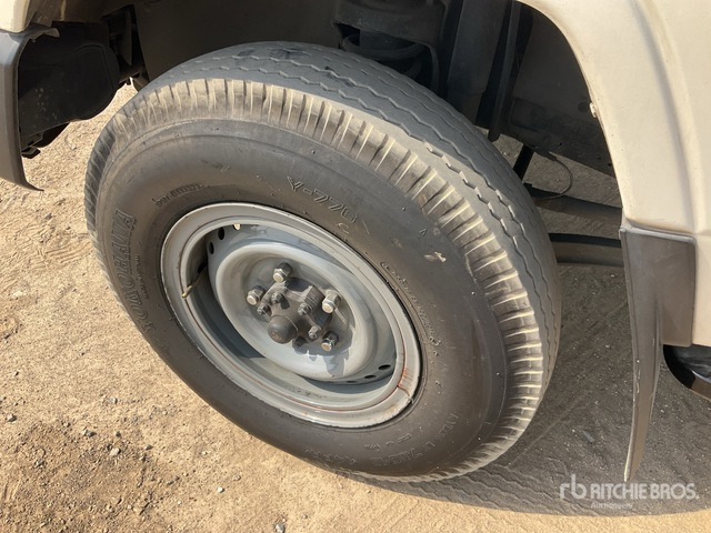 2013 Toyota Land Cruiser 78L 4x4 SUV - SUV: φωτογραφία 5 2013 Toyota Land Cruiser 78L 4x4 SUV - SUV: φωτογραφία 5