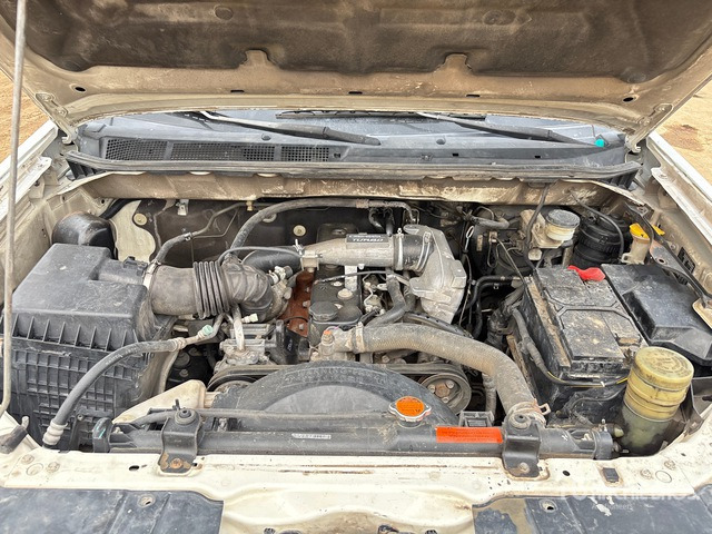 2015 Isuzu D-Max 4x2 Crew Cab Pickup - Ημιφορτηγό: φωτογραφία 5 2015 Isuzu D-Max 4x2 Crew Cab Pickup - Ημιφορτηγό: φωτογραφία 5