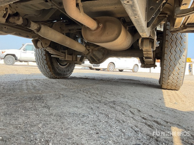 2016 Toyota Land Cruiser 76R 4x4 SUV - SUV: φωτογραφία 5 2016 Toyota Land Cruiser 76R 4x4 SUV - SUV: φωτογραφία 5