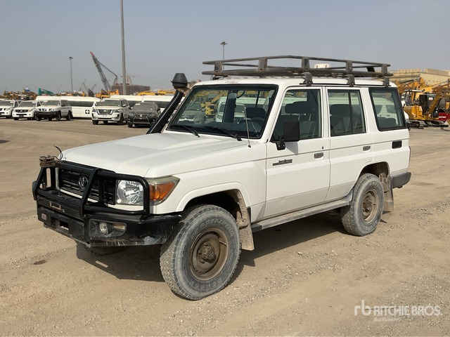 2018 Toyota Land Cruiser 76L 4x4 SUV - SUV: φωτογραφία 1 2018 Toyota Land Cruiser 76L 4x4 SUV - SUV: φωτογραφία 1