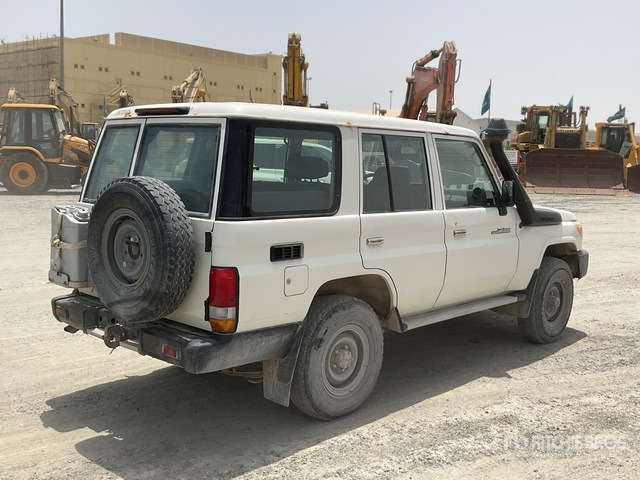 2018 Toyota Land Cruiser 76L 4x4 SUV - SUV: φωτογραφία 4 2018 Toyota Land Cruiser 76L 4x4 SUV - SUV: φωτογραφία 4
