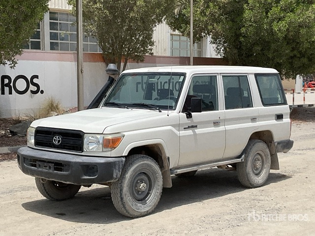 2018 Toyota Land Cruiser 76L 4x4 SUV - SUV: φωτογραφία 2 2018 Toyota Land Cruiser 76L 4x4 SUV - SUV: φωτογραφία 2