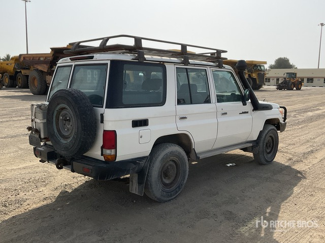 2018 Toyota Land Cruiser 76L 4x4 SUV - SUV: φωτογραφία 4 2018 Toyota Land Cruiser 76L 4x4 SUV - SUV: φωτογραφία 4