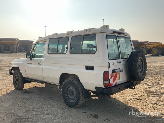 2018 Toyota Land Cruiser 78R 4x4 SUV - SUV: φωτογραφία 3 2018 Toyota Land Cruiser 78R 4x4 SUV - SUV: φωτογραφία 3