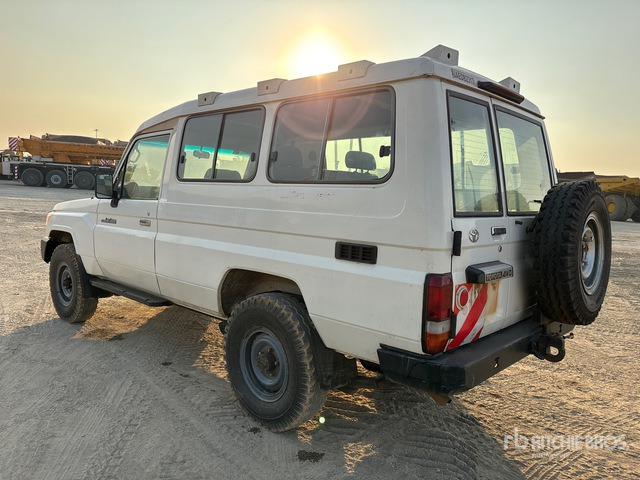 2018 Toyota Land Cruiser 78R 4x4 SUV - SUV: φωτογραφία 3 2018 Toyota Land Cruiser 78R 4x4 SUV - SUV: φωτογραφία 3