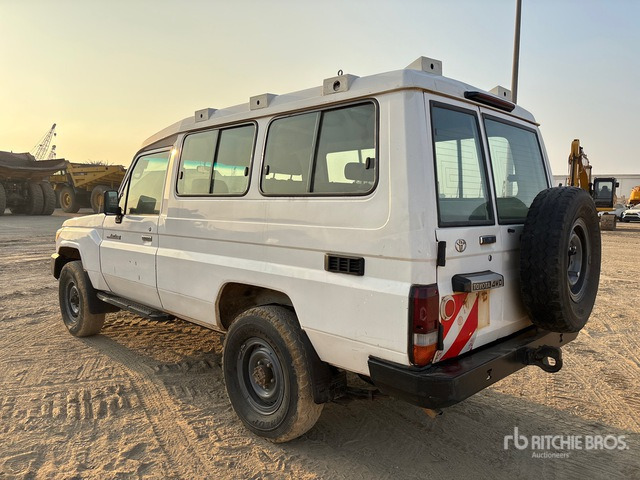 2018 Toyota Land Cruiser 78R 4x4 SUV - SUV: φωτογραφία 3 2018 Toyota Land Cruiser 78R 4x4 SUV - SUV: φωτογραφία 3