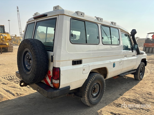 2018 Toyota Land Cruiser 78R 4x4 SUV - SUV: φωτογραφία 3 2018 Toyota Land Cruiser 78R 4x4 SUV - SUV: φωτογραφία 3