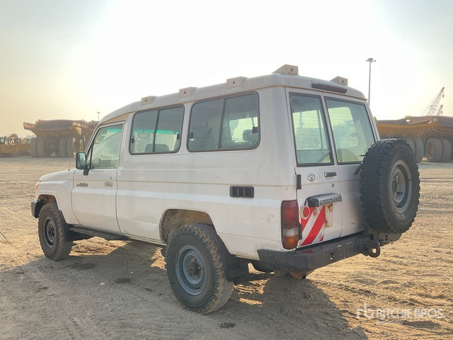 2018 Toyota Land Cruiser 78R 4x4 SUV - SUV: φωτογραφία 3 2018 Toyota Land Cruiser 78R 4x4 SUV - SUV: φωτογραφία 3