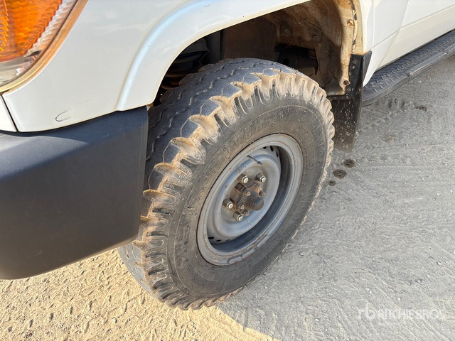 2018 Toyota Land Cruiser 78R 4x4 SUV - SUV: φωτογραφία 4 2018 Toyota Land Cruiser 78R 4x4 SUV - SUV: φωτογραφία 4