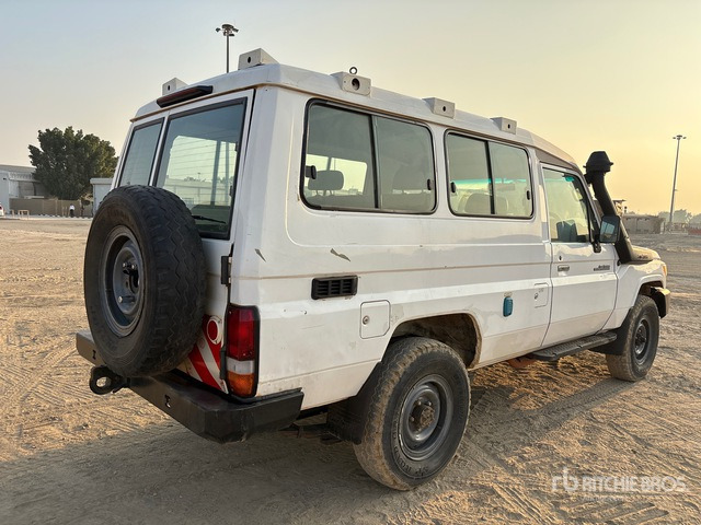 2018 Toyota Land Cruiser 78R 4x4 SUV - SUV: φωτογραφία 2 2018 Toyota Land Cruiser 78R 4x4 SUV - SUV: φωτογραφία 2