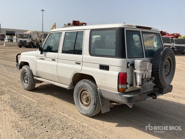 2019 Toyota Land Cruiser 76L 4x4 SUV - SUV: φωτογραφία 3 2019 Toyota Land Cruiser 76L 4x4 SUV - SUV: φωτογραφία 3