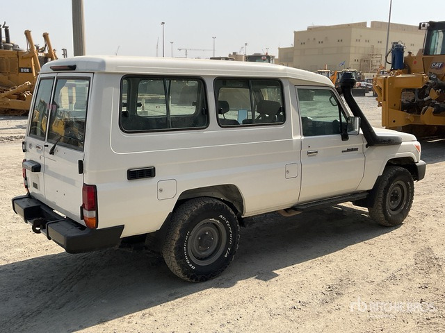 2019 Toyota Land Cruiser 78L 4x4 SUV - SUV: φωτογραφία 5 2019 Toyota Land Cruiser 78L 4x4 SUV - SUV: φωτογραφία 5