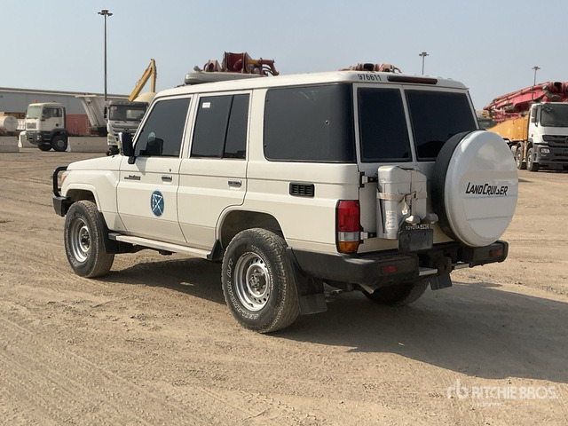 2021 Toyota Land Cruiser 76L 4x4 SUV - SUV: φωτογραφία 4 2021 Toyota Land Cruiser 76L 4x4 SUV - SUV: φωτογραφία 4