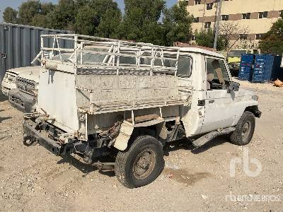 TOYOTA LAND CRUISER 2000 Liter 4x4 (Inoperable) - Ημιφορτηγό: φωτογραφία 3 TOYOTA LAND CRUISER 2000 Liter 4x4 (Inoperable) - Ημιφορτηγό: φωτογραφία 3