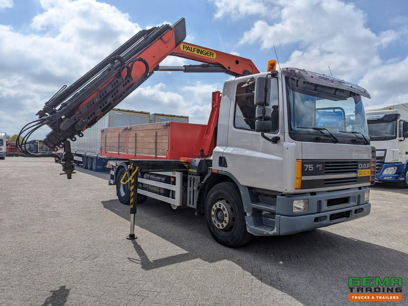 DAF 75.240 4x2 Dagcab Euro1 - Haakarm 14T + Palfinger PK11000 - Afstandsbediening - Φορτηγό φόρτωσης γάντζου, Φορτηγό με γερανό: φωτογραφία 4 DAF 75.240 4x2 Dagcab Euro1 - Haakarm 14T + Palfinger PK11000 - Afstandsbediening - Φορτηγό φόρτωσης γάντζου, Φορτηγό με γερανό: φωτογραφία 4