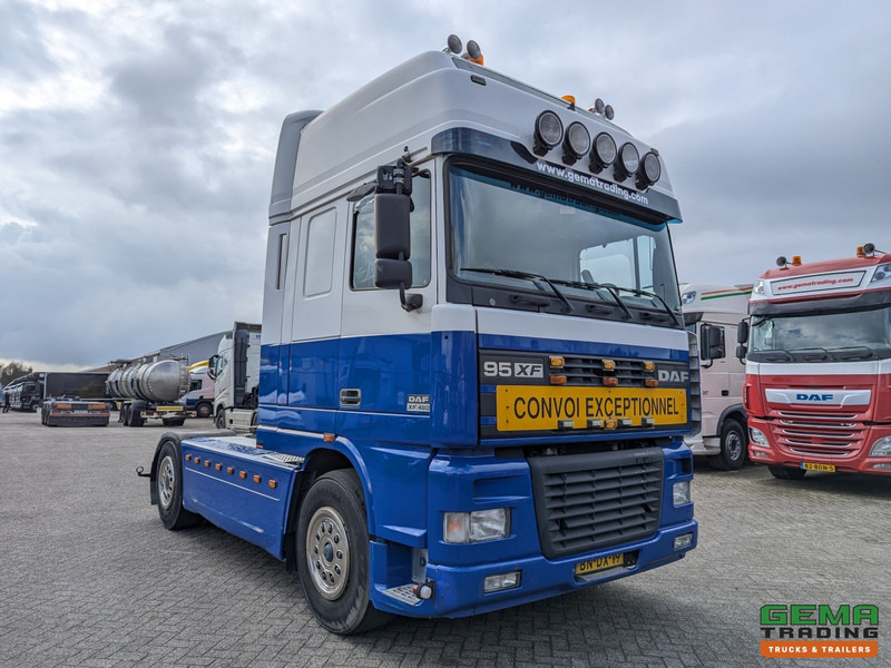 DAF 95XF.480 4x2 Superspacecab Euro3 - Handgeschakeld - Limited Edition Interieur - Side Skirts - Luchthoorns - Τράκτορας: φωτογραφία 2 DAF 95XF.480 4x2 Superspacecab Euro3 - Handgeschakeld - Limited Edition Interieur - Side Skirts - Luchthoorns - Τράκτορας: φωτογραφία 2