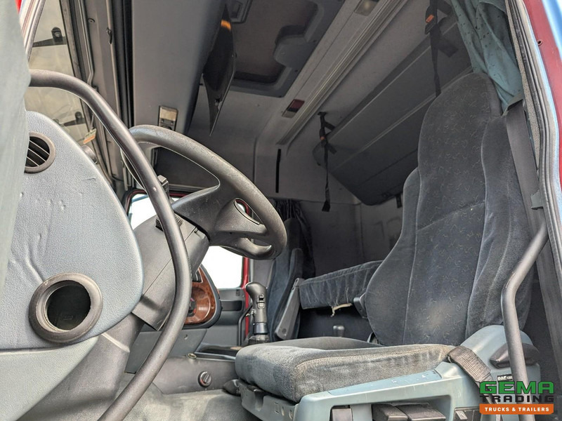 DAF XF95.430 4x2 Spacecab Euro2 - Retarder - Geslotenbak 7.7m - Handgeschakeld - Vangmuil - Φορτηγό κόφα: φωτογραφία 5 DAF XF95.430 4x2 Spacecab Euro2 - Retarder - Geslotenbak 7.7m - Handgeschakeld - Vangmuil - Φορτηγό κόφα: φωτογραφία 5