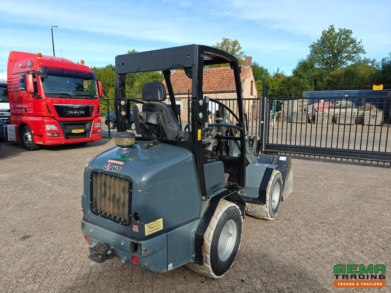 Giant V452T 3585 uren - Wiellader - Landbouw Kenteken - Vangmuil - Grondbak - Non-Marking Banden - Ερπυστριοφόρος μικρός φορτωτής: φωτογραφία 3 Giant V452T 3585 uren - Wiellader - Landbouw Kenteken - Vangmuil - Grondbak - Non-Marking Banden - Ερπυστριοφόρος μικρός φορτωτής: φωτογραφία 3