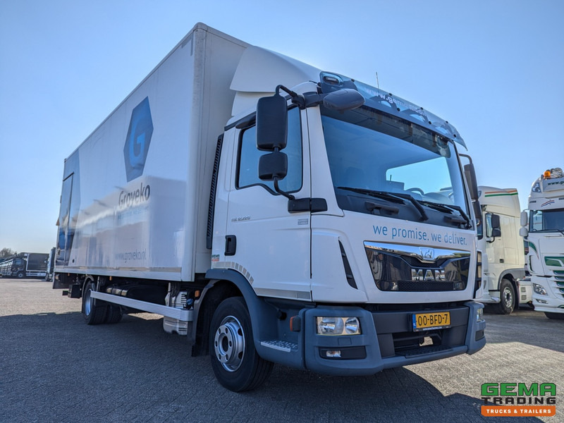 MAN TGL 12.220 4x2 Dagcab Euro6B - Geslotenbak 7.2m + Laadklep 1500KG - Zij deur- 09/2025APK - Φορτηγό κόφα: φωτογραφία 2 MAN TGL 12.220 4x2 Dagcab Euro6B - Geslotenbak 7.2m + Laadklep 1500KG - Zij deur- 09/2025APK - Φορτηγό κόφα: φωτογραφία 2
