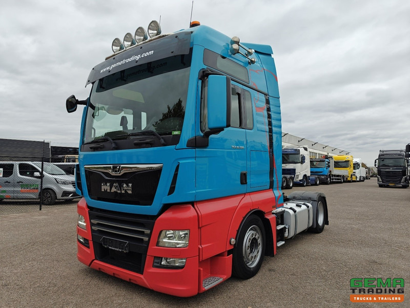 MAN TGX 18.500 4x2 XXL Euro6 - MEGA - Retarder - Dubbele Tanks - Standairco - KoffieMachine - Τράκτορας: φωτογραφία 1 MAN TGX 18.500 4x2 XXL Euro6 - MEGA - Retarder - Dubbele Tanks - Standairco - KoffieMachine - Τράκτορας: φωτογραφία 1