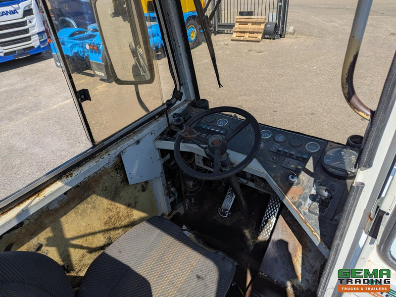 Terberg YT17 MOTOR DEFECT - MMBS Kenteken - Τράκτορες τελωνείων: φωτογραφία 5 Terberg YT17 MOTOR DEFECT - MMBS Kenteken - Τράκτορες τελωνείων: φωτογραφία 5