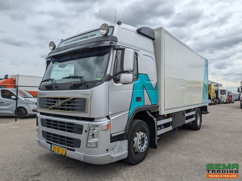 Volvo FM9 260 4x2 Slaapcab Euro3 - 18T - 6CIL - 5.75m GeslotenBak + Laadklep 2500KG - Standkachel - Vangmuil 06/2025APK - Φορτηγό κόφα: φωτογραφία 1 Volvo FM9 260 4x2 Slaapcab Euro3 - 18T - 6CIL - 5.75m GeslotenBak + Laadklep 2500KG - Standkachel - Vangmuil 06/2025APK - Φορτηγό κόφα: φωτογραφία 1