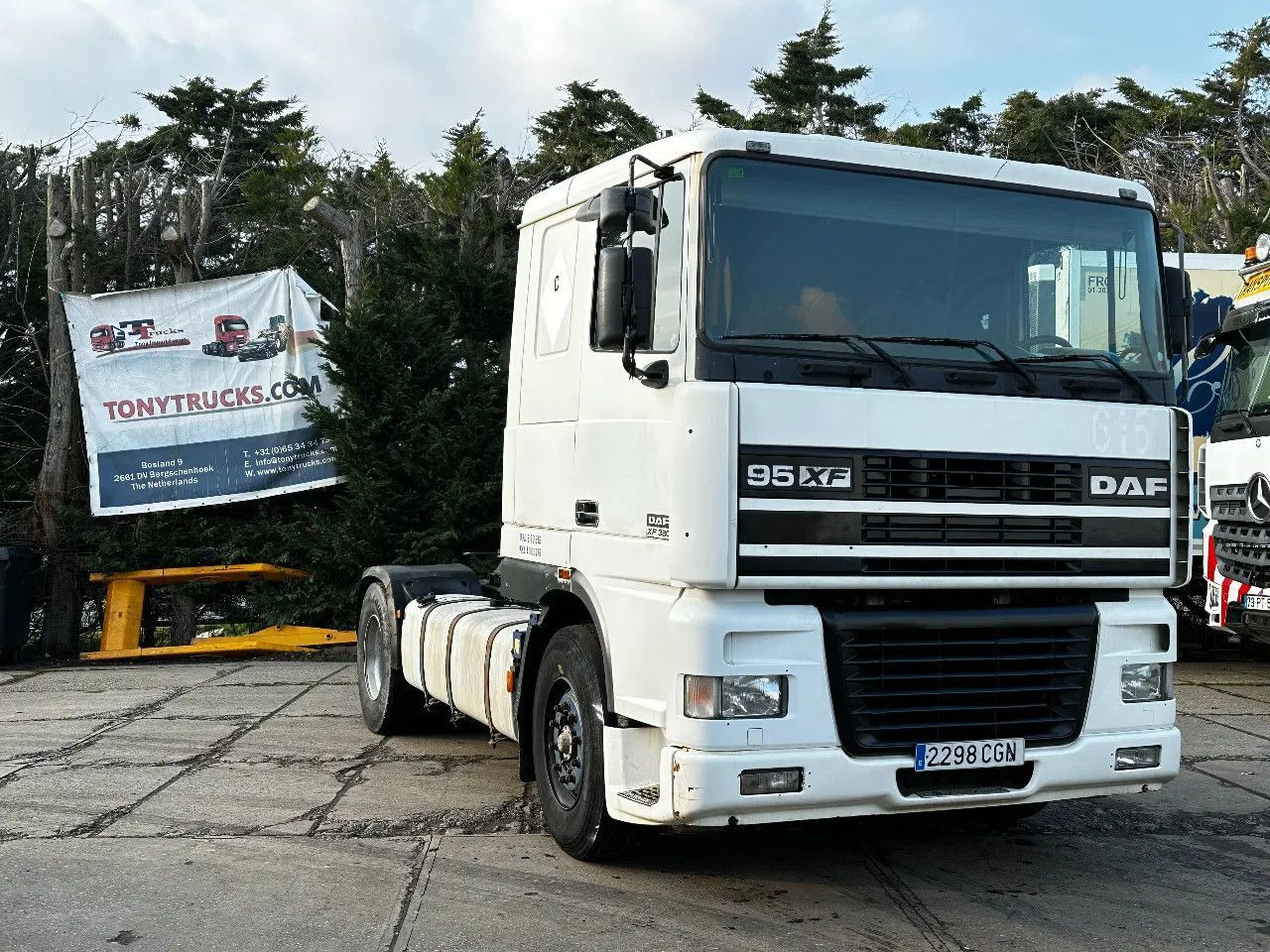 DAF XF 95.380 4X2 Tractor-unit Spring/Air ZF Manual DAF XF 95.380 4X2 Tractor-unit Spring/Air ZF Manual - Τράκτορας: φωτογραφία 1 DAF XF 95.380 4X2 Tractor-unit Spring/Air ZF Manual DAF XF 95.380 4X2 Tractor-unit Spring/Air ZF Manual - Τράκτορας: φωτογραφία 1