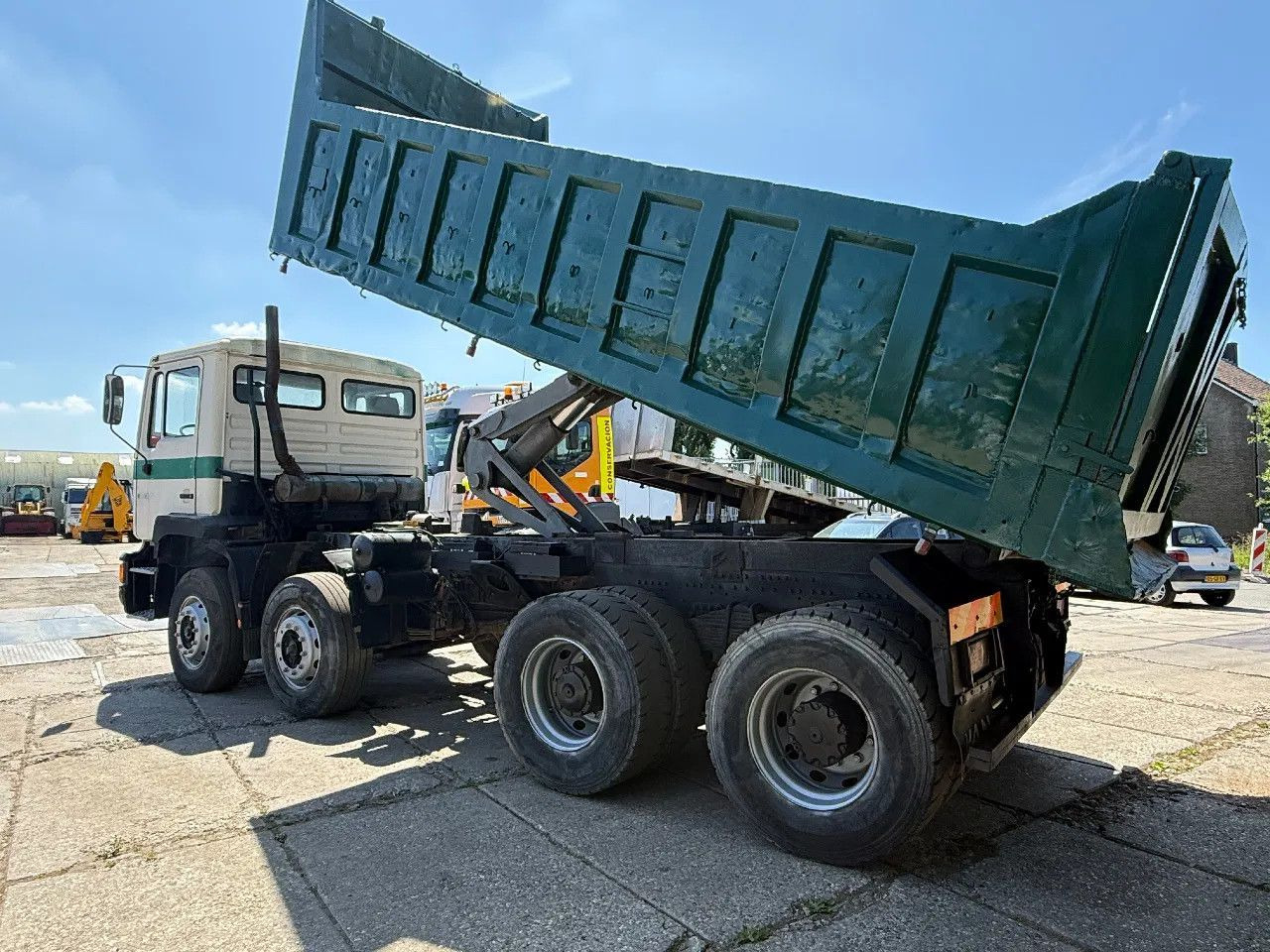 MAN 35.372 8X4 Tipper Spring/Spring ZF Manual Gear E - Φορτηγό ανατρεπόμενο: φωτογραφία 3 MAN 35.372 8X4 Tipper Spring/Spring ZF Manual Gear E - Φορτηγό ανατρεπόμενο: φωτογραφία 3