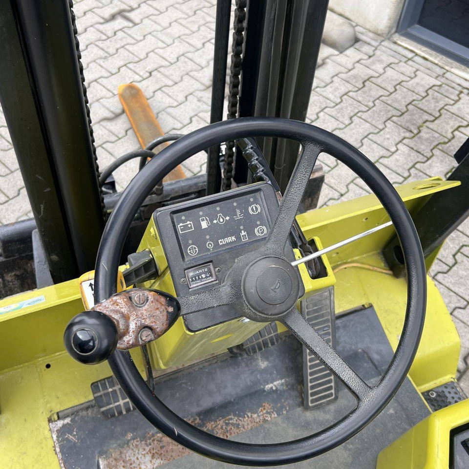Clark GPM30 - Υγραεριοκίνητο περονοφόρο: φωτογραφία 4 Clark GPM30 - Υγραεριοκίνητο περονοφόρο: φωτογραφία 4