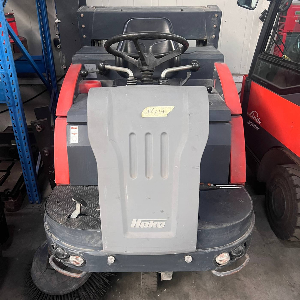 Hako Jonas 1200D - Βιομηχανικό σάρωθρο: φωτογραφία 1 Hako Jonas 1200D - Βιομηχανικό σάρωθρο: φωτογραφία 1