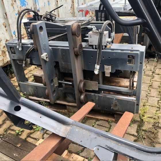 Integrated fork positioner shaft guid with side shift - Παρελκόμενα για Ανυψωτικό μηχάνημα: φωτογραφία 1 Integrated fork positioner shaft guid with side shift - Παρελκόμενα για Ανυψωτικό μηχάνημα: φωτογραφία 1