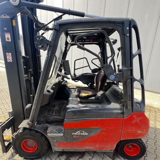Linde E30 (387) - Ηλεκτροκίνητο περονοφόρο: φωτογραφία 3 Linde E30 (387) - Ηλεκτροκίνητο περονοφόρο: φωτογραφία 3