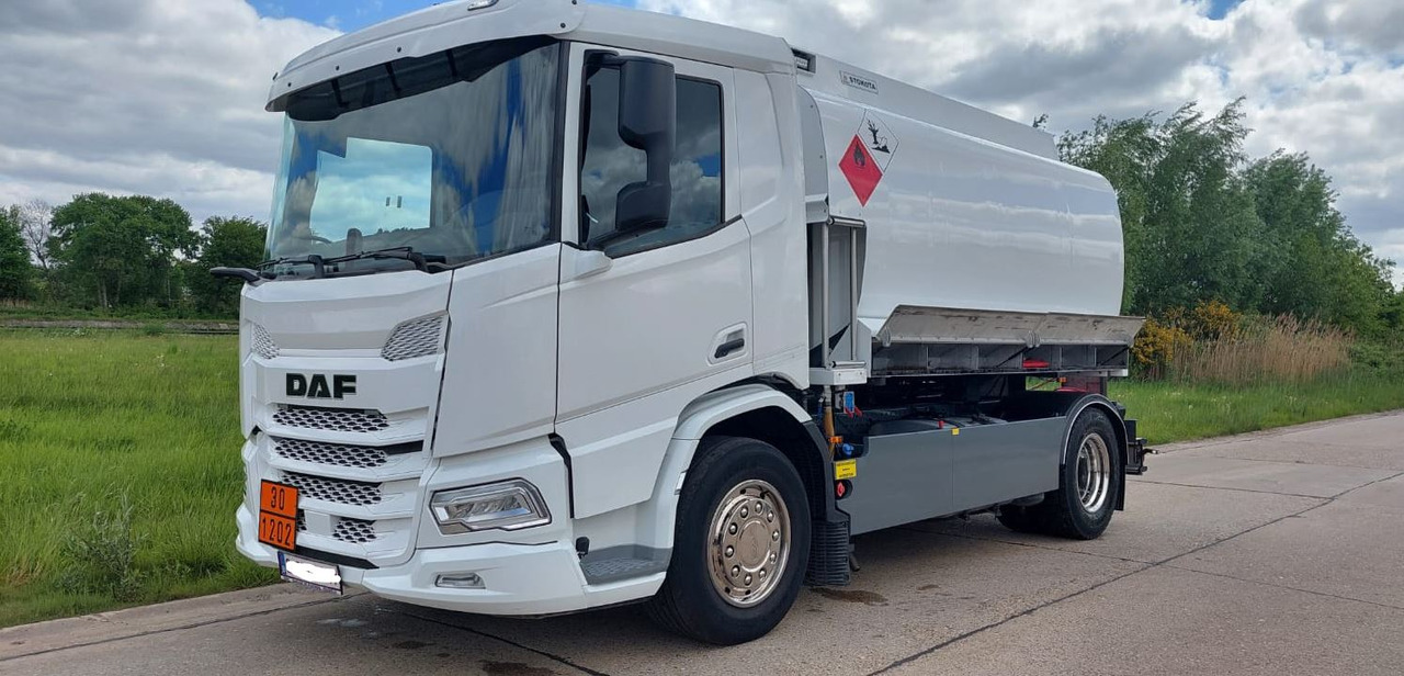DAF XD300FA - Φορτηγό βυτιοφόρο: φωτογραφία 1 DAF XD300FA - Φορτηγό βυτιοφόρο: φωτογραφία 1
