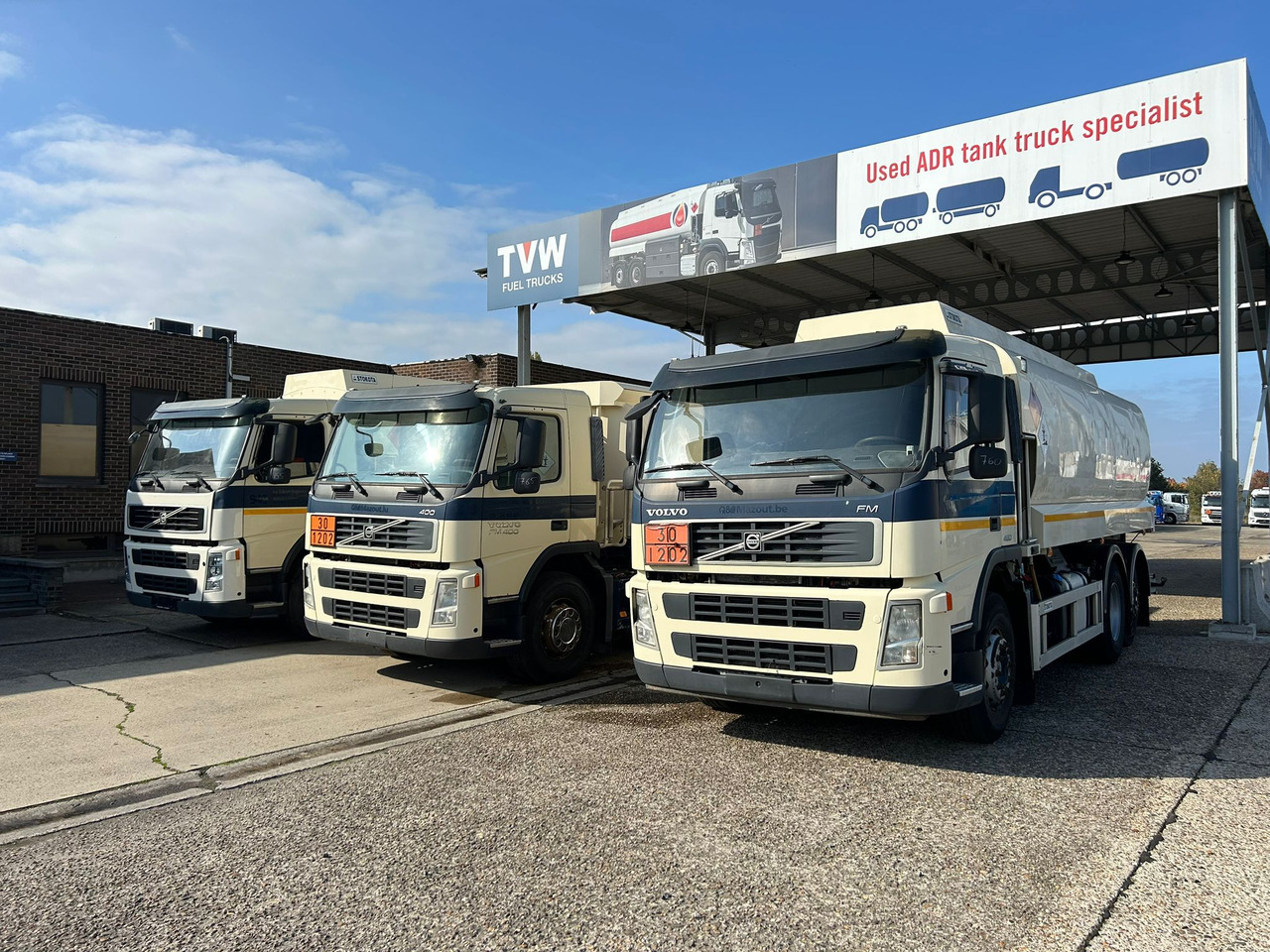 VOLVO FM (lot of 3) - Φορτηγό βυτιοφόρο: φωτογραφία 1 VOLVO FM (lot of 3) - Φορτηγό βυτιοφόρο: φωτογραφία 1