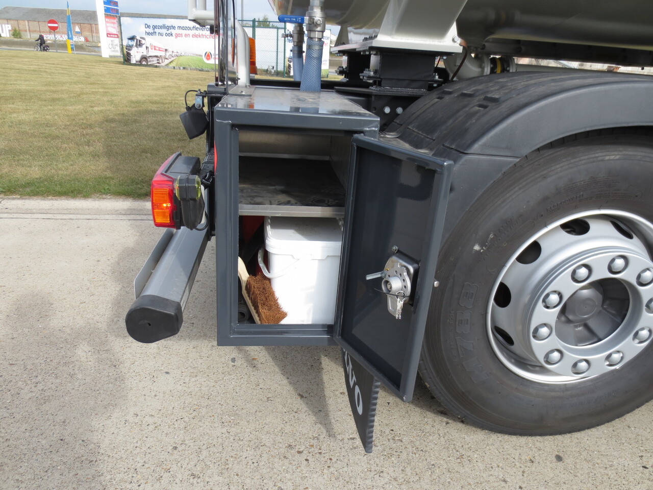 VOLVO FM - Φορτηγό βυτιοφόρο: φωτογραφία 4 VOLVO FM - Φορτηγό βυτιοφόρο: φωτογραφία 4