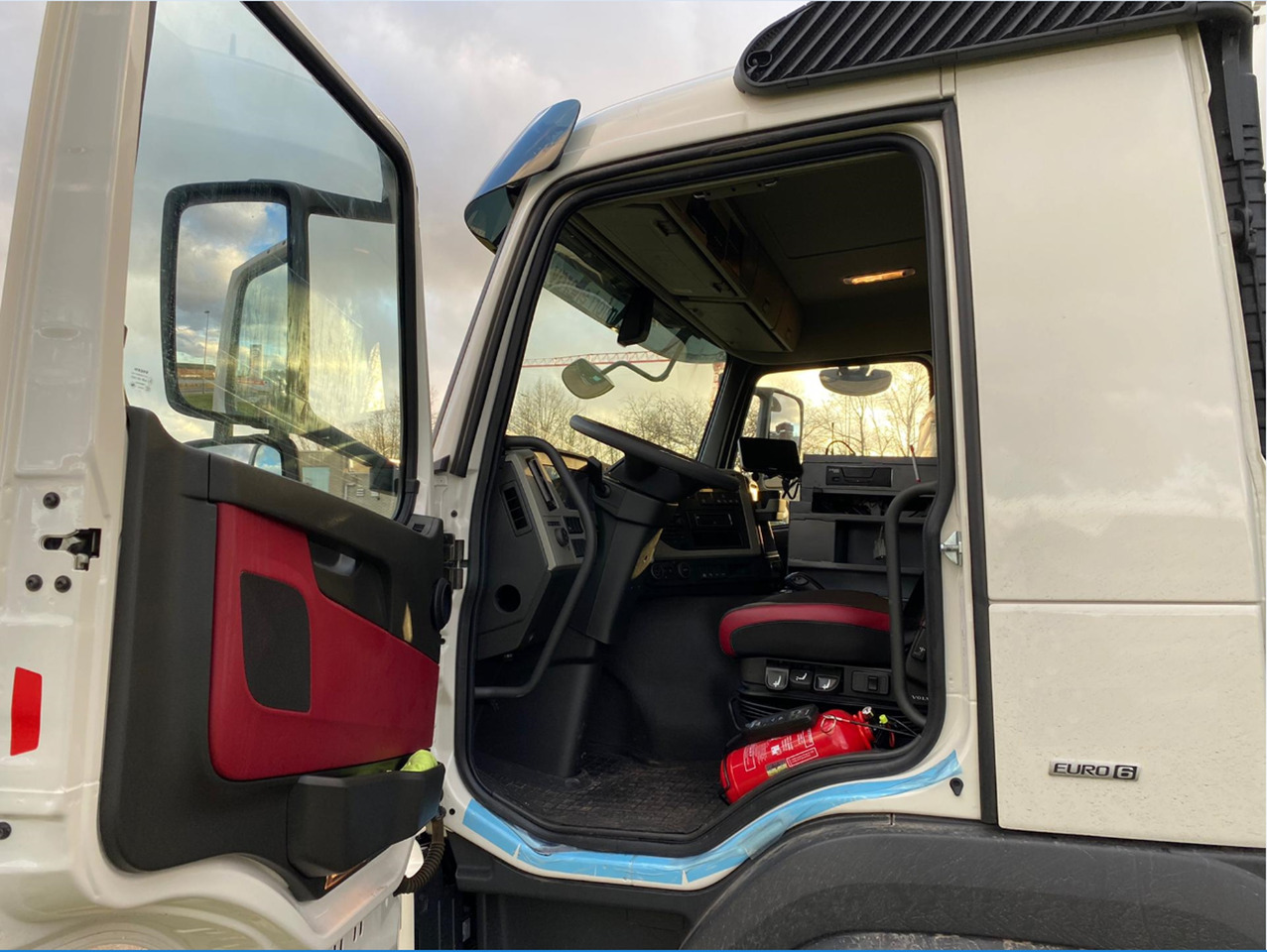 VOLVO FM - Φορτηγό βυτιοφόρο: φωτογραφία 2 VOLVO FM - Φορτηγό βυτιοφόρο: φωτογραφία 2