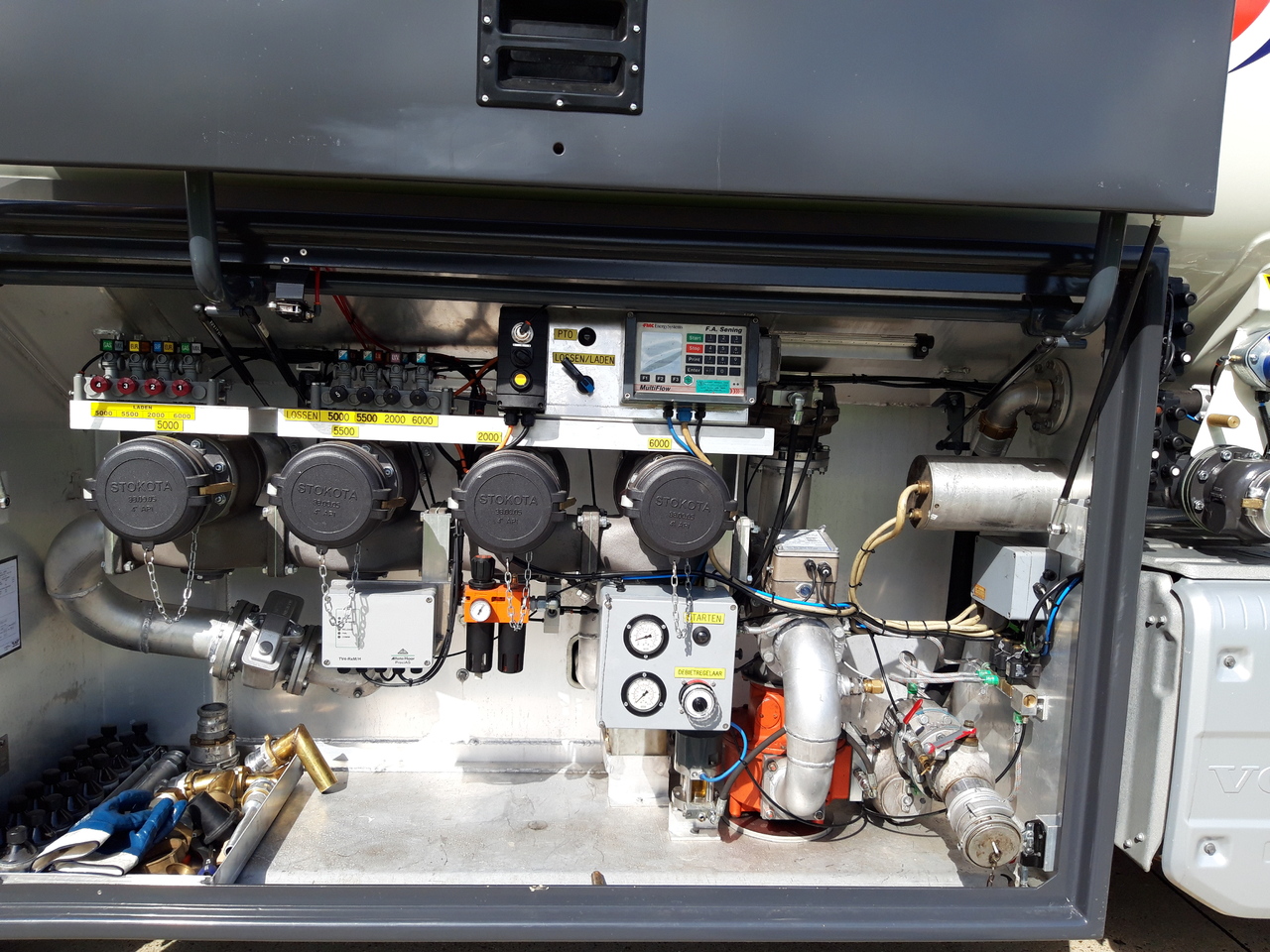 VOLVO FM - Φορτηγό βυτιοφόρο: φωτογραφία 2 VOLVO FM - Φορτηγό βυτιοφόρο: φωτογραφία 2