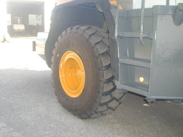 Ελαστιχοφόρος φορτωτής Liebherr L556 2plus2: φωτογραφία 9