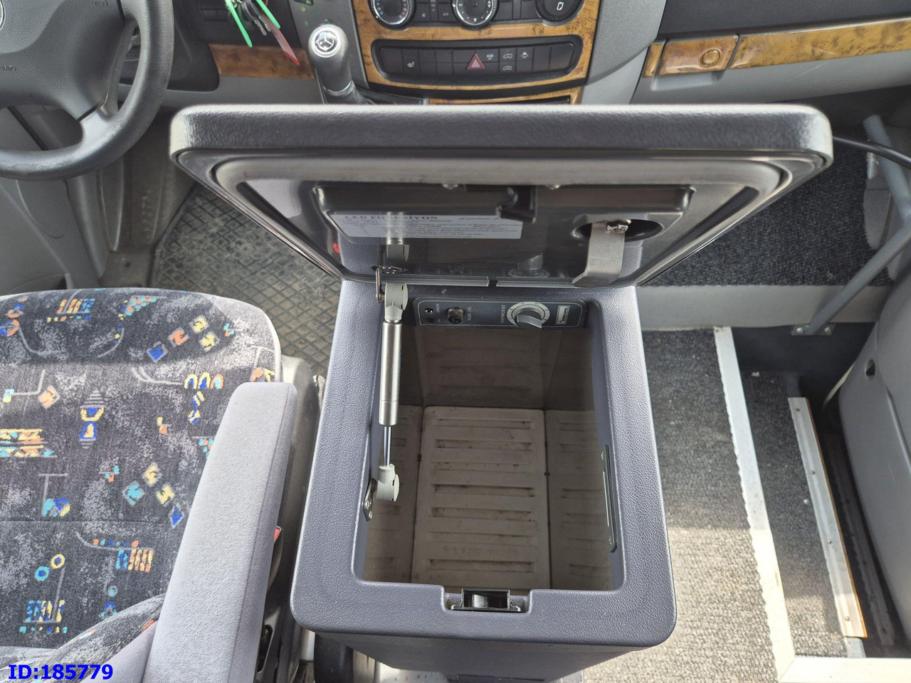 Μικρό λεωφορείο, Επιβατικό βαν MERCEDES-BENZ Sprinter 316 - VIP - Avestark: φωτογραφία 19 Μικρό λεωφορείο, Επιβατικό βαν MERCEDES-BENZ Sprinter 316 - VIP - Avestark: φωτογραφία 19