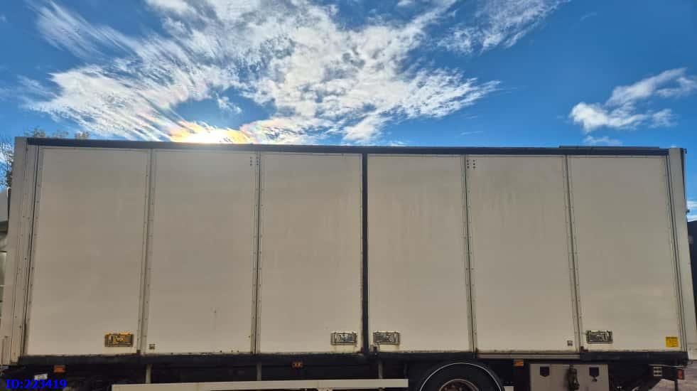 Open side box - 54,4 m3 - Κλειστά aμάξωμα: φωτογραφία 1 Open side box - 54,4 m3 - Κλειστά aμάξωμα: φωτογραφία 1