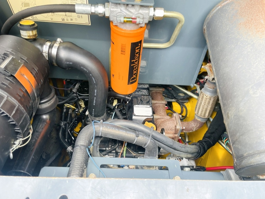 Φορτωτής πλάγιας ολίσθησης Gehl SL4240 (4035): φωτογραφία 8