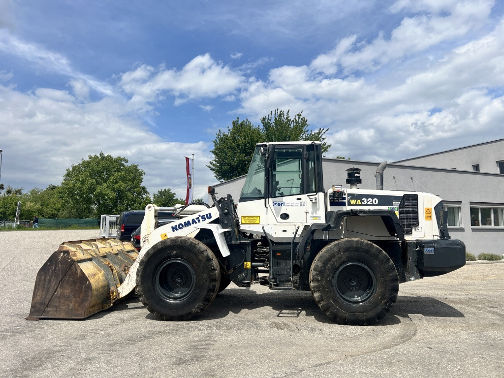 Komatsu WA 320-6 (111584) - Ελαστιχοφόρος φορτωτής: φωτογραφία 1 Komatsu WA 320-6 (111584) - Ελαστιχοφόρος φορτωτής: φωτογραφία 1