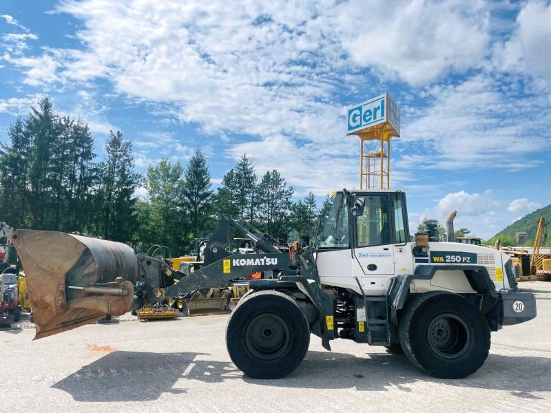 Komatsu WA250PZ-6 (3824) - Ελαστιχοφόρος φορτωτής: φωτογραφία 4 Komatsu WA250PZ-6 (3824) - Ελαστιχοφόρος φορτωτής: φωτογραφία 4