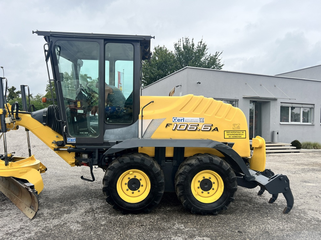 New Holland F 106.6 A (111602) - Γκρέιντερ: φωτογραφία 2 New Holland F 106.6 A (111602) - Γκρέιντερ: φωτογραφία 2