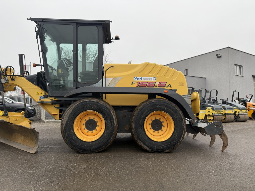 New Holland F 156.6 A (111780) - Γκρέιντερ: φωτογραφία 2 New Holland F 156.6 A (111780) - Γκρέιντερ: φωτογραφία 2