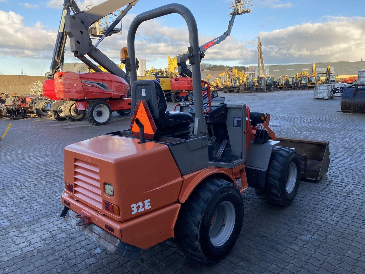 Atlas AR32E - Σπαστός φορτωτής: φωτογραφία 4 Atlas AR32E - Σπαστός φορτωτής: φωτογραφία 4