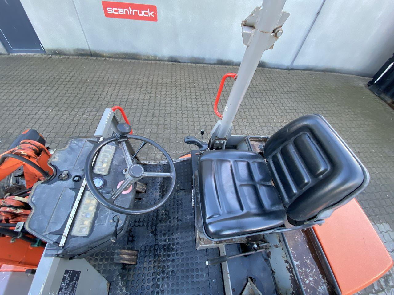 Atlas AR32E - Σπαστός φορτωτής: φωτογραφία 3 Atlas AR32E - Σπαστός φορτωτής: φωτογραφία 3